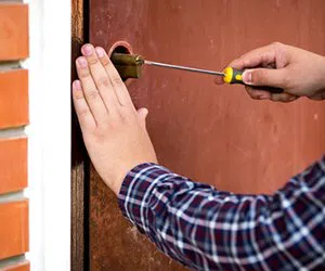 Lock Locksmith Tech Houston, TX 713-470-0692 - garage-door-locks